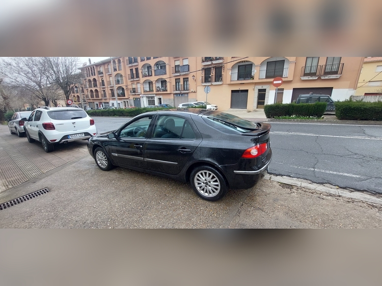 Renault Laguna 1.9 dci 110cv foto 4